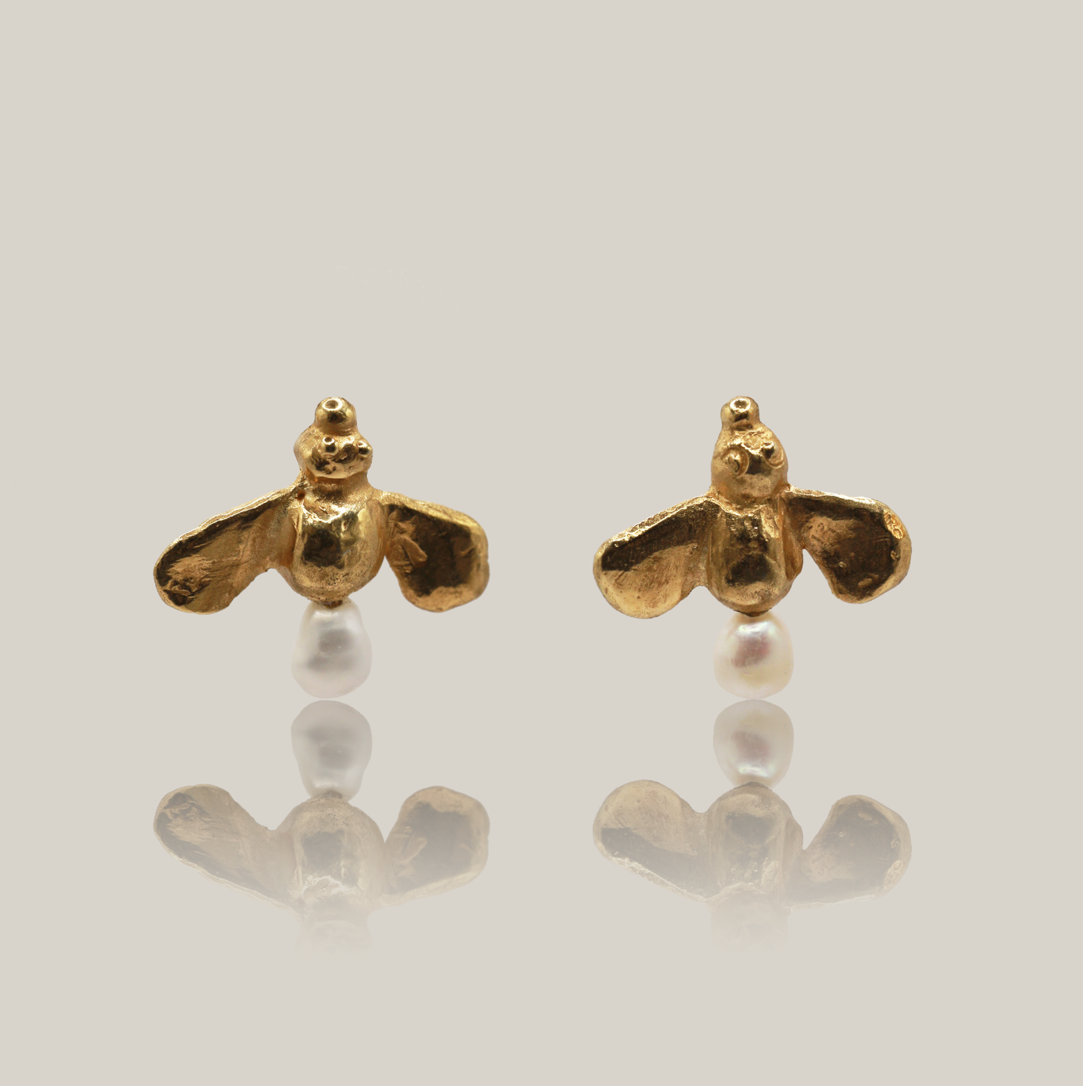 the honey bee studs product shot gold vermeil